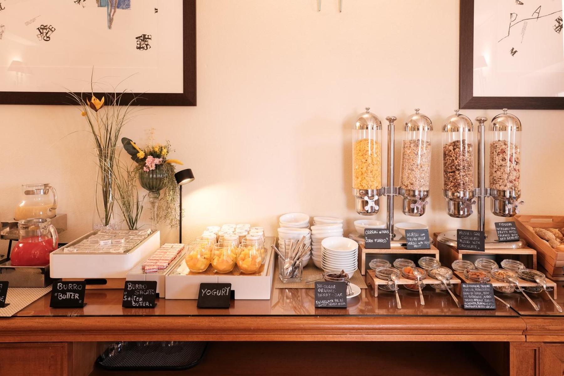 Villa Tolomei Hotel&Resort Firenze Esterno foto A breakfast buffet