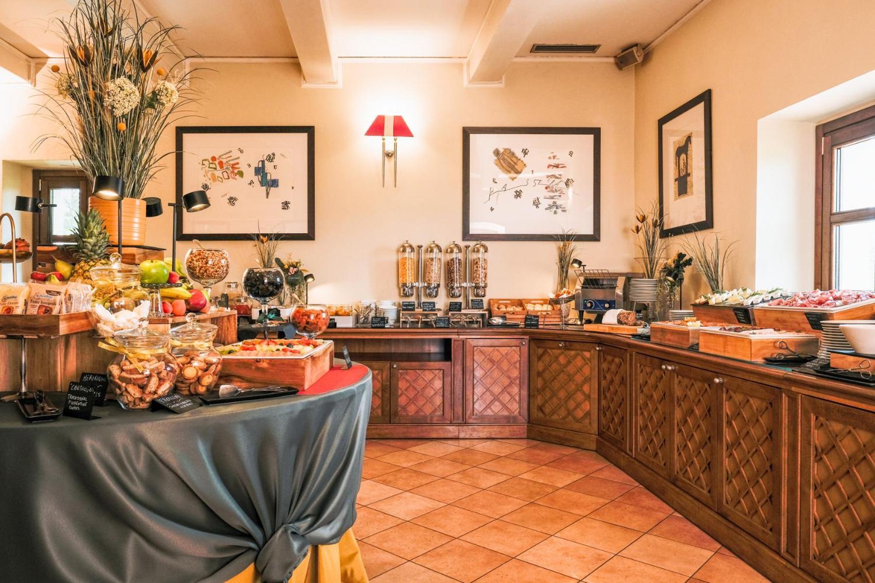 Villa Tolomei Hotel&Resort Firenze Esterno foto A buffet at a hotel